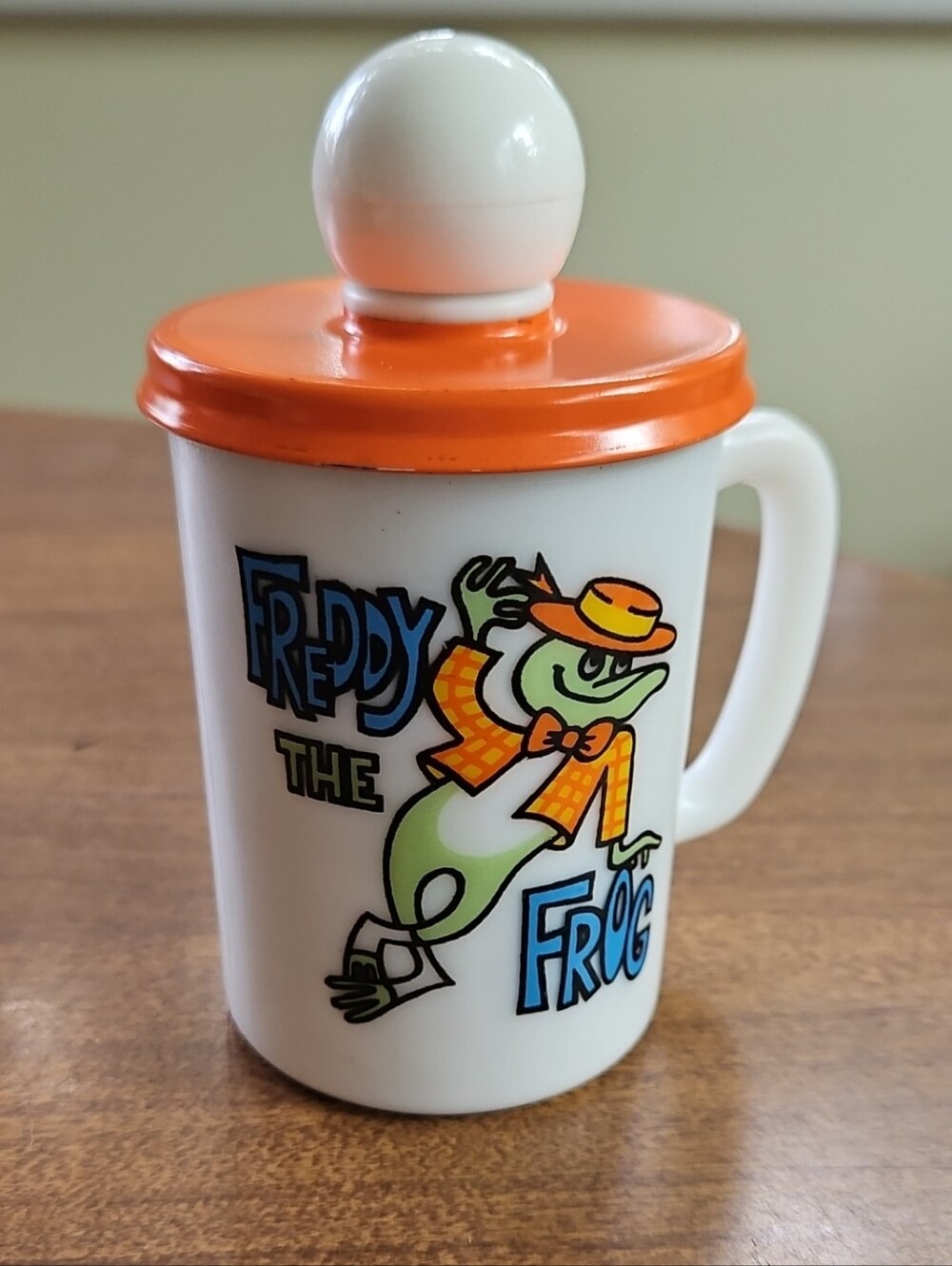 VTG 1969 Avon Freddy the Frog Milk Glass Bubble Bath Mug & Lid